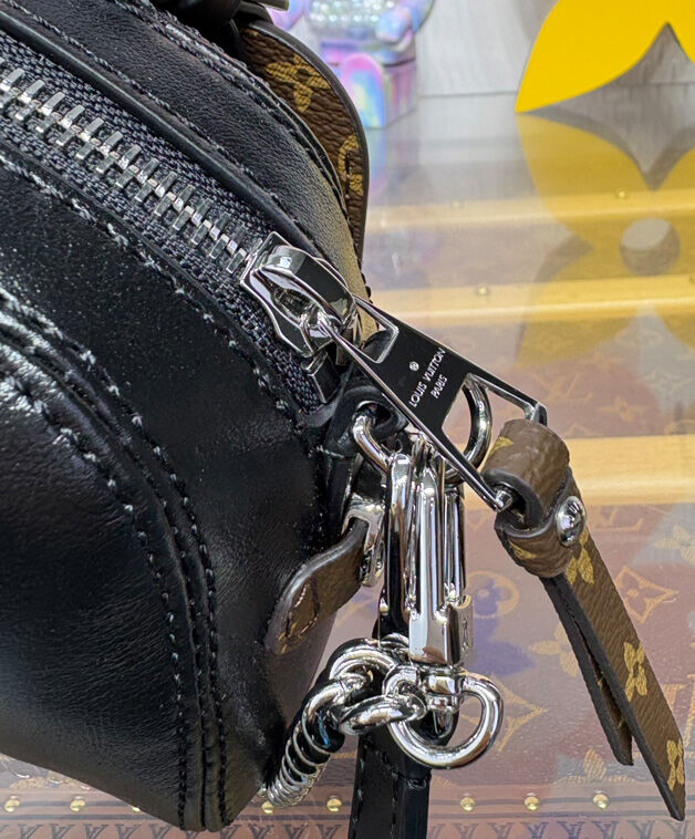 Louis Vuitton Pochette Vibe M14544 Black